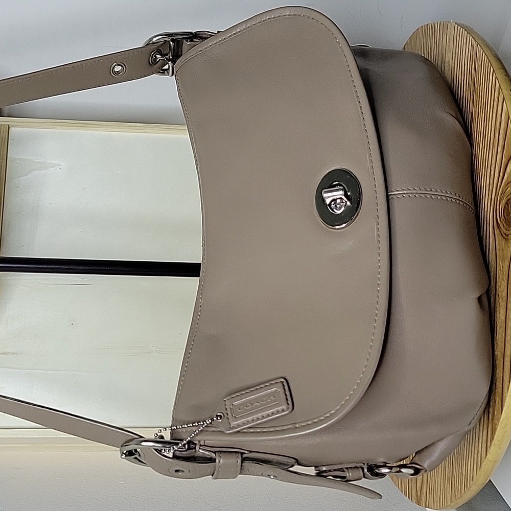 Coach F15170 taupe leather crossbody/shoulder bag 🥰